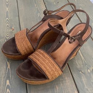 UGG Wedge Sandal Size 9